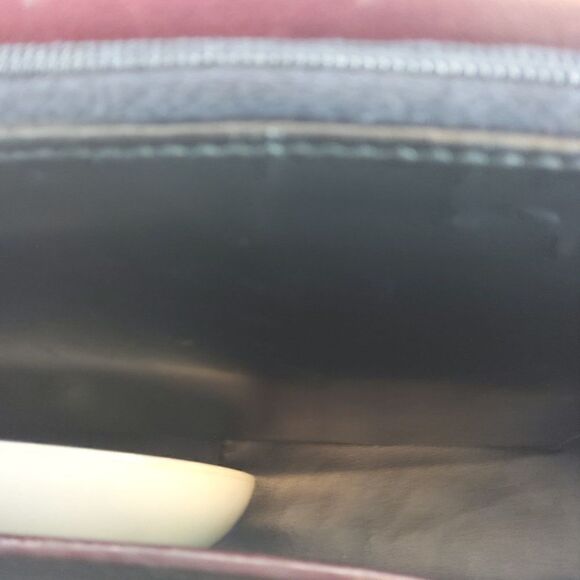 Vintage made in Italy leather burgundy shoulder bag with adjustable straps - Picture 9 of 12